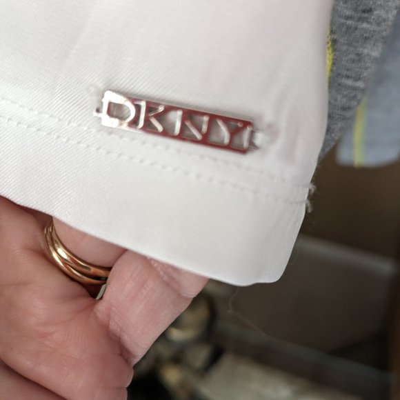 DKNY Long sleeve v neck top New with tags M - Picture 4 of 5